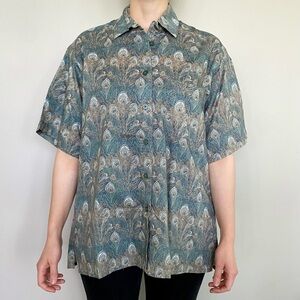 Vintage Tilley Liberty of London Tana Lawn peacock print short sleeve shirt. 💙